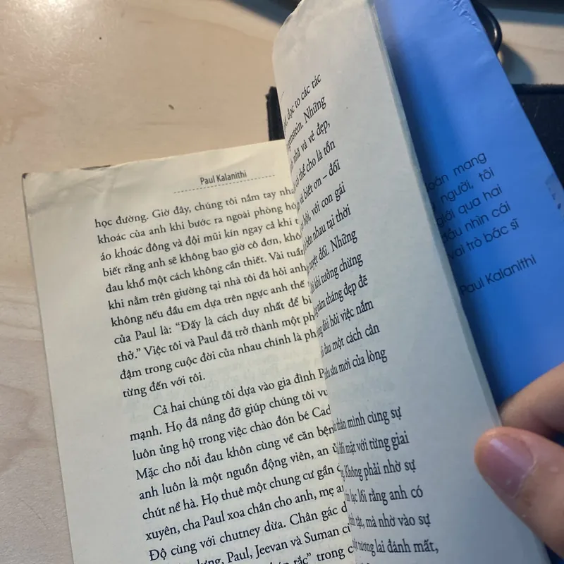 Khi hơi thở hóa thinh không - Paul Kalanithi 734318