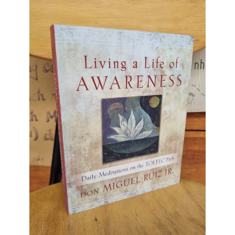 LIVING A LIFE OF AWARENESS : DAILY MEDITATIONS ON THE TOLTEC PATH - DON MIGUEL RUIZ JR 120667