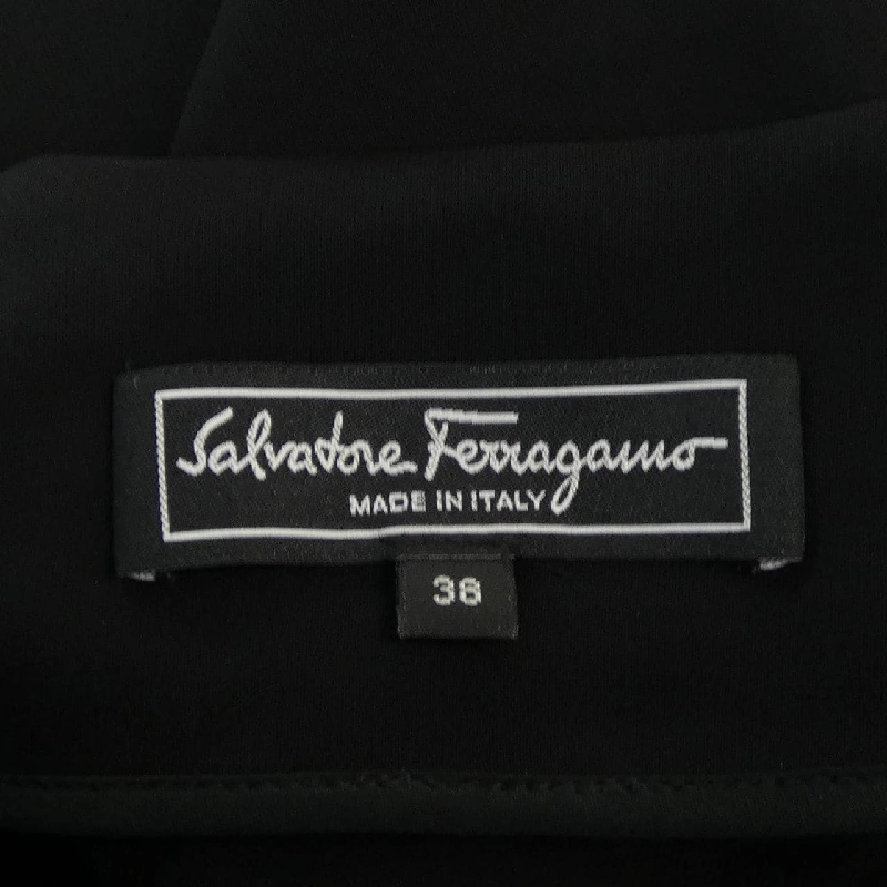 Chân váy SALVATORE FERRAGAMO - Hàng hiệu Authentic 820254