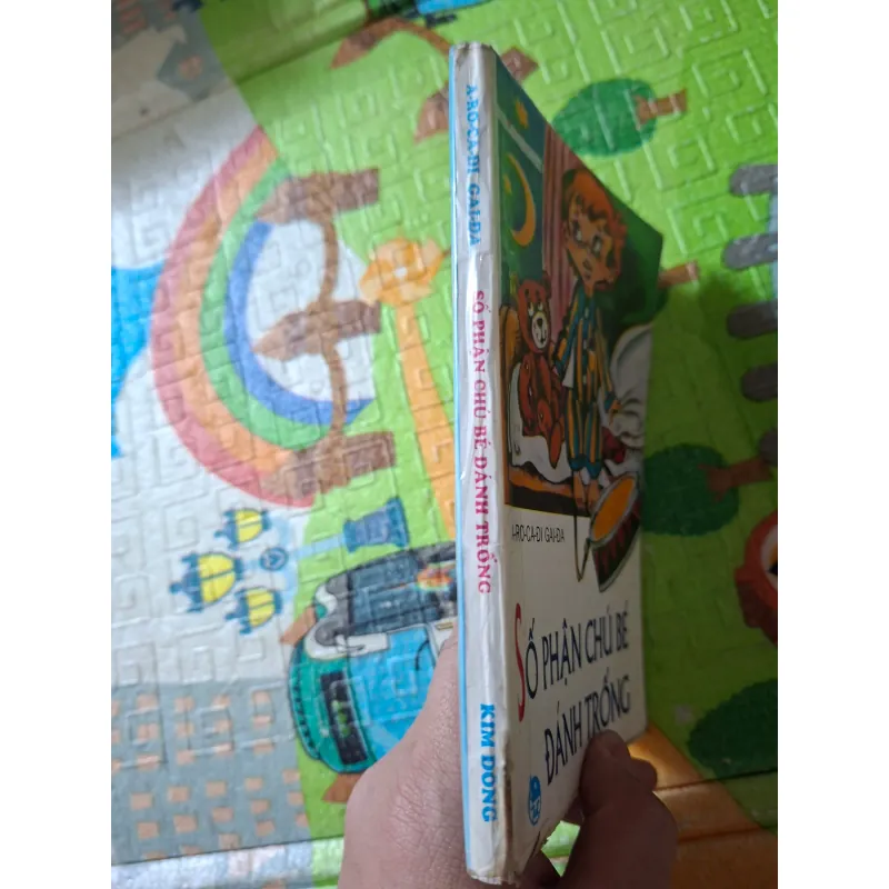 Số phận chú bé đánh trống 977526