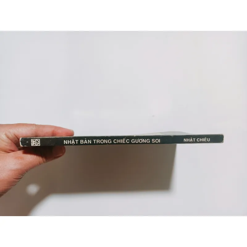 Nhật Bản Trong Chiếc Gương Soi - Nhật Chiêu 785185