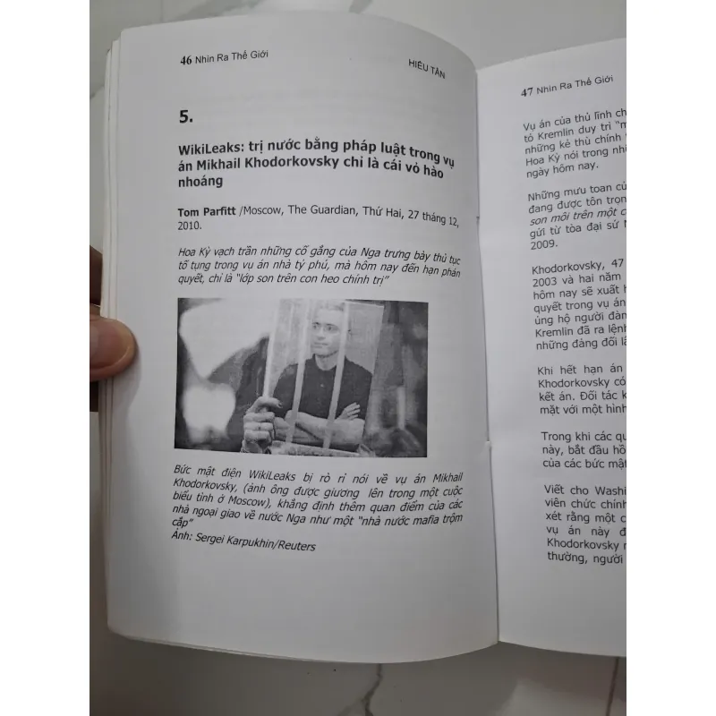 Nhìn ra thế giới - Hiếu Tân - Chính trị / Xã hội / Tiểu luận 1006575