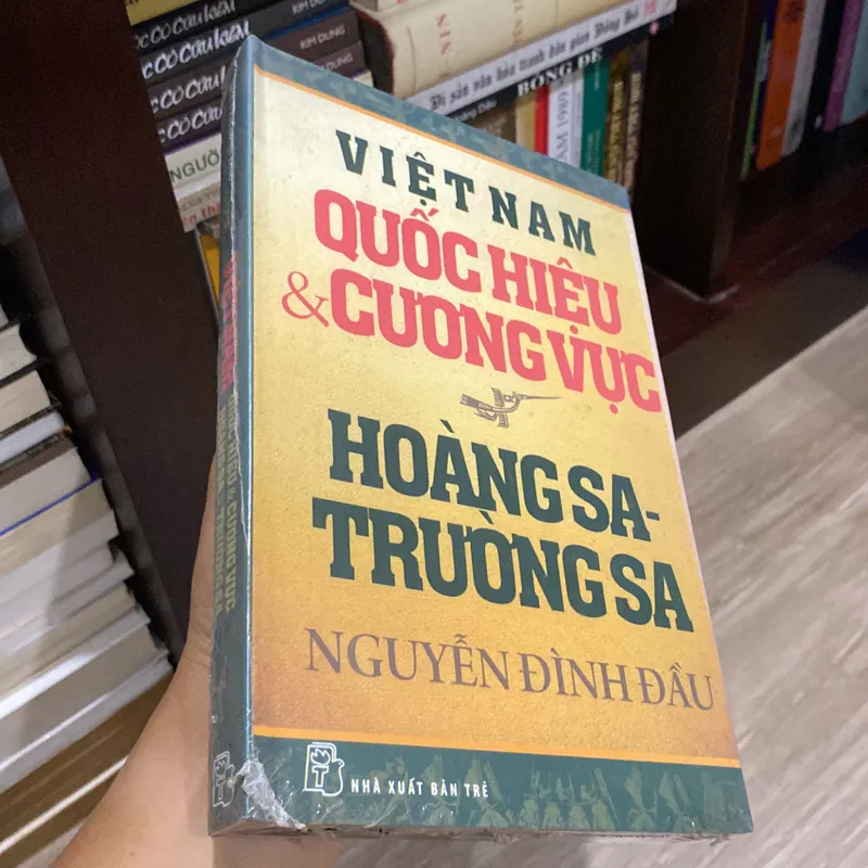 VIỆT NAM, QUỐC HIỆU & CUOWNH VỰC, HOÀNG SA- TRƯỜNG SA, sách nguyên seal chưa bóc nilon 598809