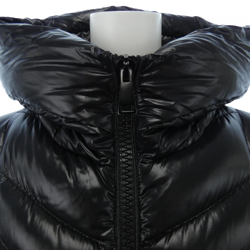 Áo khoác lông vũ MONCLER 636742