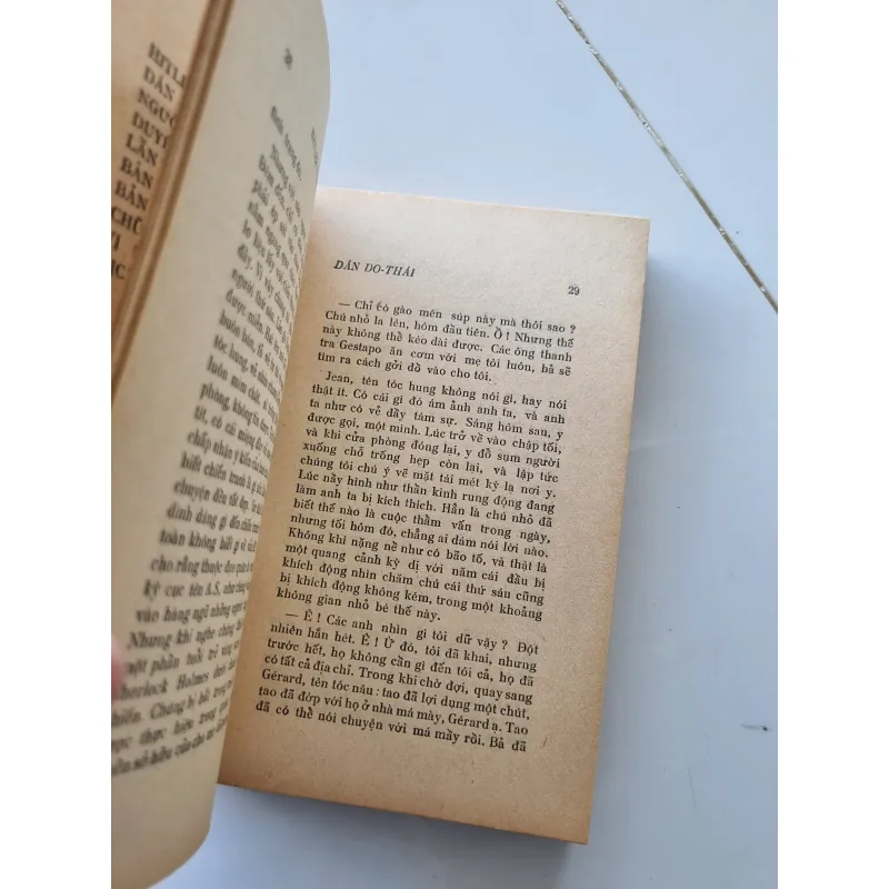 Hitler và lò thiêu sống dân Do Thái, nhà xuất bản Sông Kiên 1973 1021665