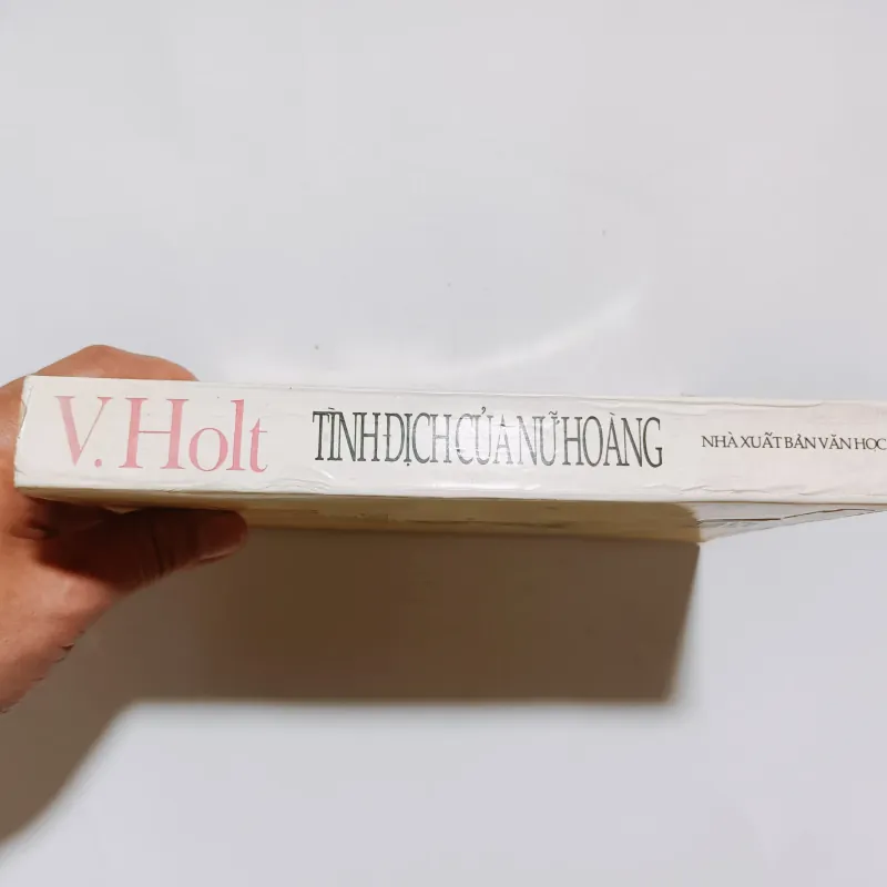 Tình Địch Của Nữ Hoàng - V.Holt
 795940