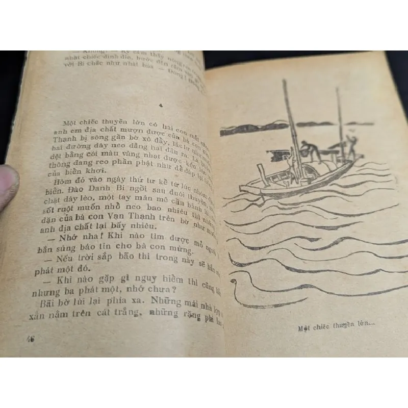 Quanh chỗ anh nằm - Hoàng Bình Trọng 605471