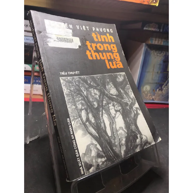 [Sách Cũ SCGR] Tình trong thung lửa 2001 mới 70% ố bẩn nhẹ Nguyễn Việt Phương HPB0906 SÁCH VĂN HỌC 677395