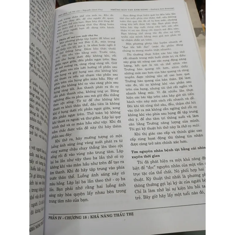 NHỮNG BÀN TAY ÁNH SÁNG - LÊ HÀ LỘC, NGUYỄN ĐÌNH PHƯ biên dịch 738262