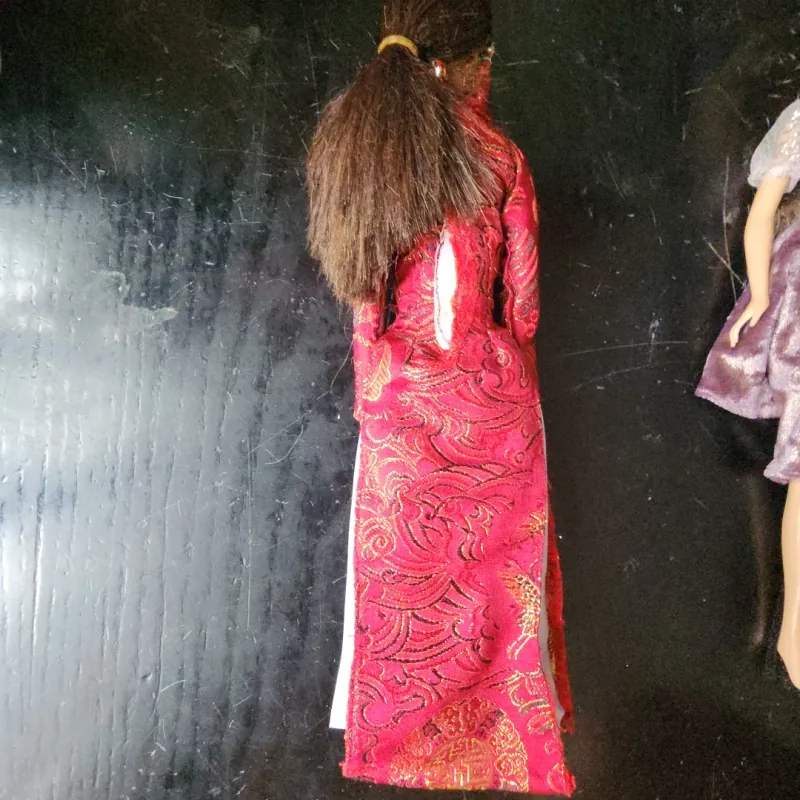Búp bê Barbie áo dài đỏ 1005312