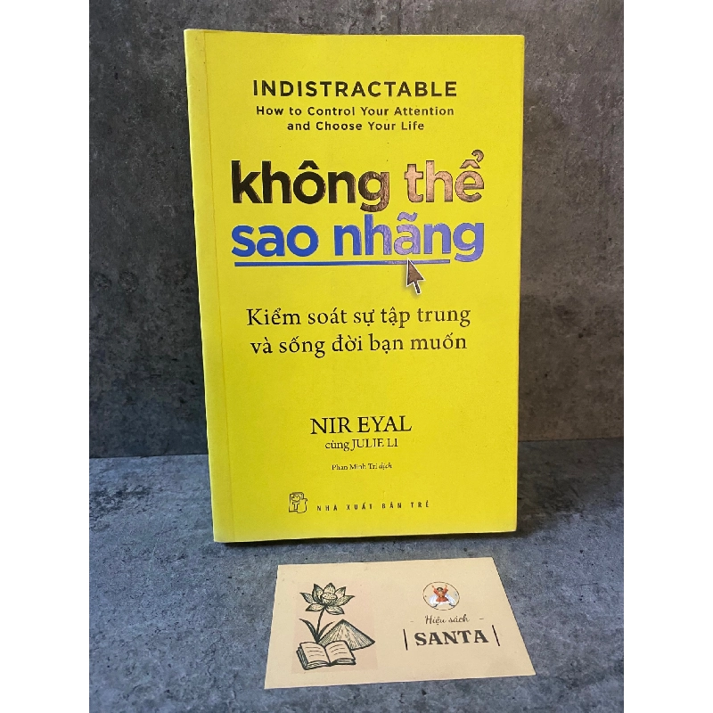 Không thể sao nhãng :kiểm soát sự tập trung và sống đời bạn muốn- sách lưu kho,có bám bụi ở cạnh 790293