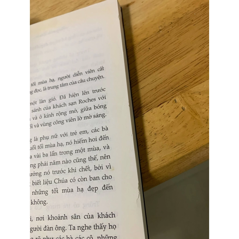 Mắt Xanh Tóc Đen - Marguerite Duras 539881