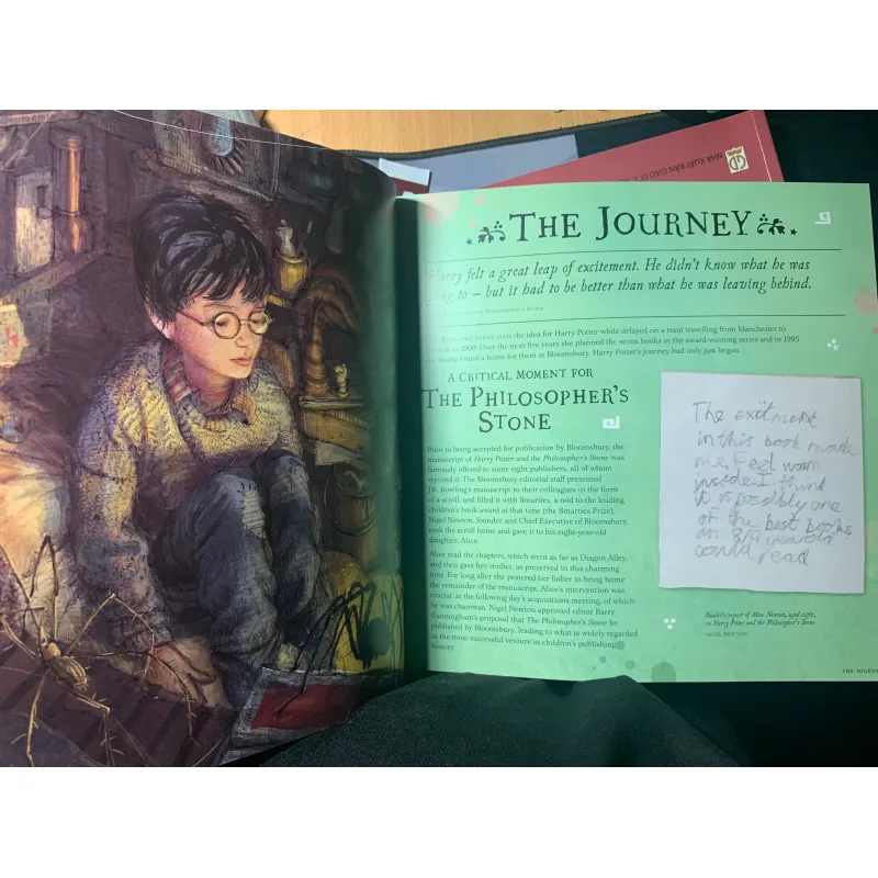 Sách Harry Potter - A Journey Through a History of Magic của Bloomsbury mới 90% 998189