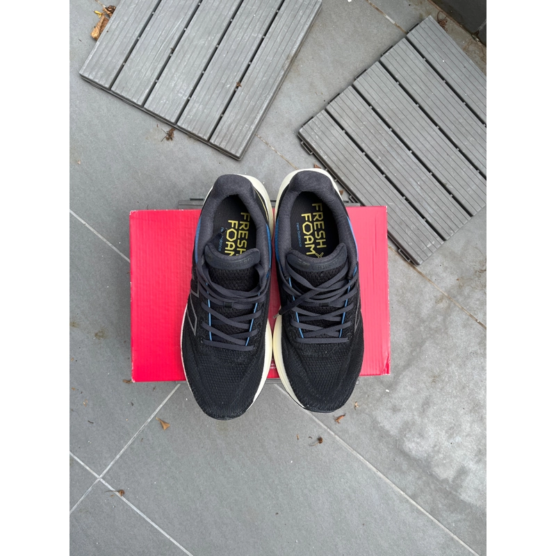 Giày chạy bộ nam New Balance EU44 màu đen 527576