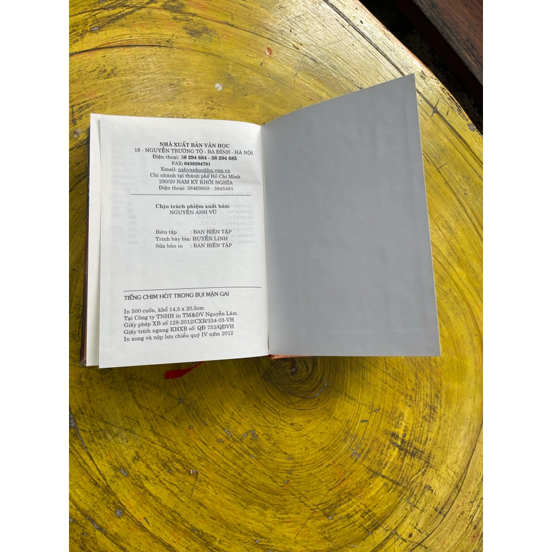 TIẾNG CHIM HÓT TRONG BỤI MẬN GAI- COLLEEN MC CULLOUGH 549589