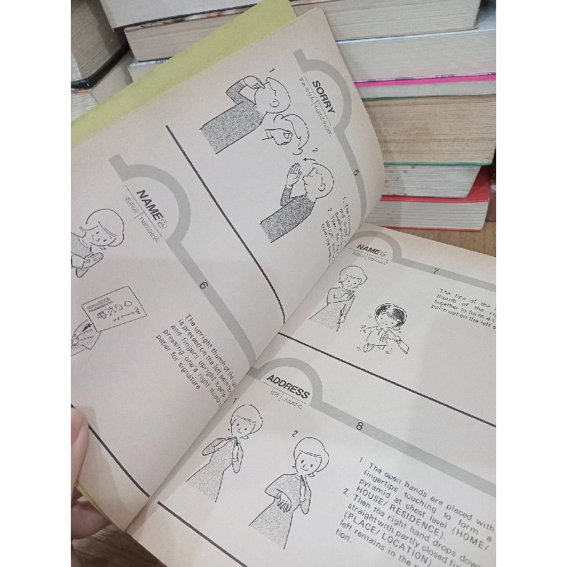 An English Dictionary of Basic Japanese Signs 748709