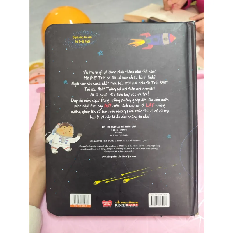 Space – Vũ Trụ | Lift-The-Flap Lật Mở Khám Phá 957342