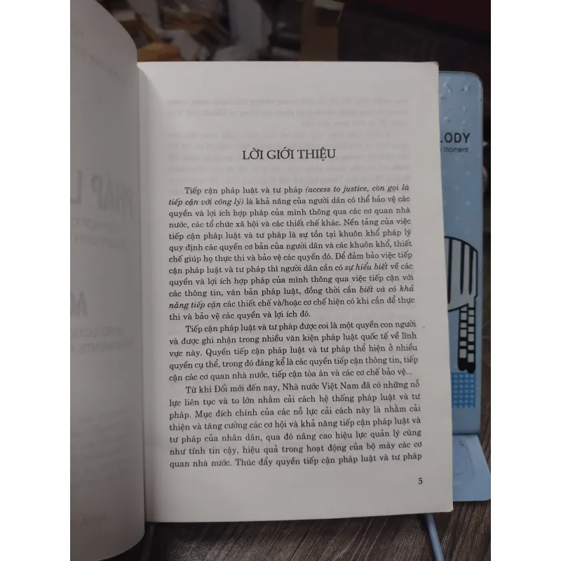 Sách: Tiếp cận pháp luật và tư pháp - TG: Hội luật gia VN (A3) 750303