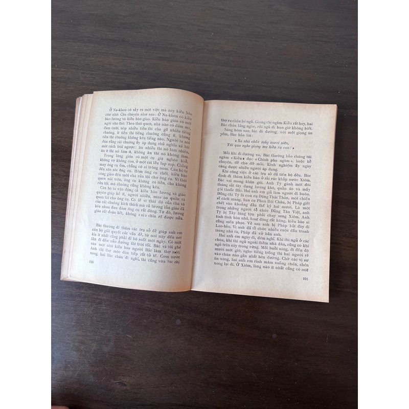 📖 Bác Hồ (tập hồi ký) (bản in 1975) 526048