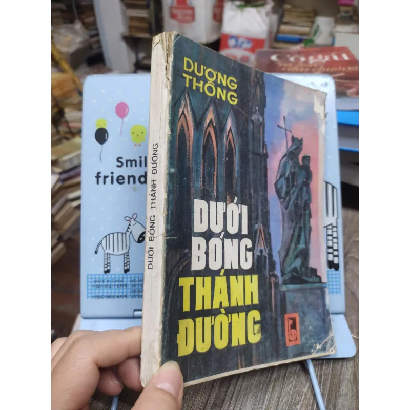 Sách: Dưới bóng thánh đường - TG: Dương Thông (A1) 732700