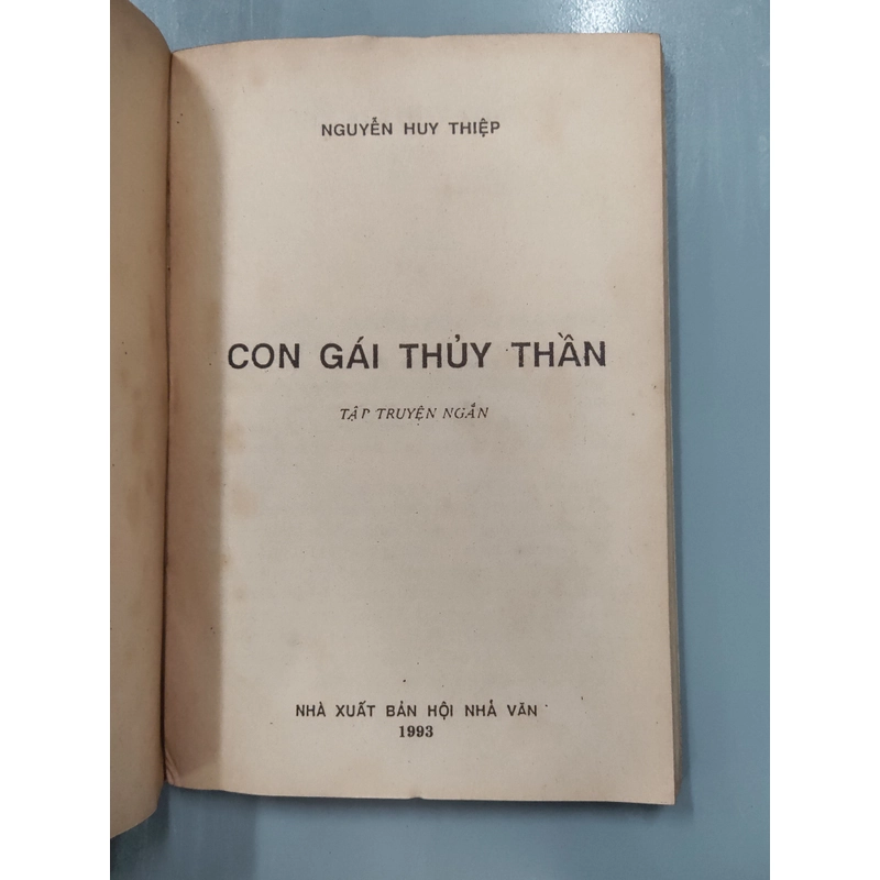 CON GÁI THỦY THẦN - NGUYỄN HUY THIỆP 326437