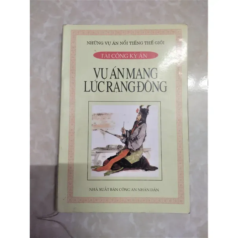 Sách: Tài công kì án - Vụ án mạng lúc rạng đông 931650