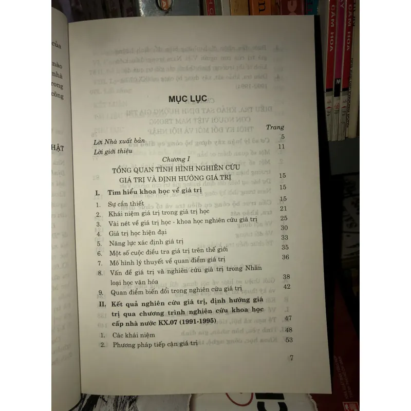 Định hướng giá trị con người Việt Nam thời kỳ đổi mới và hội nhập  673955