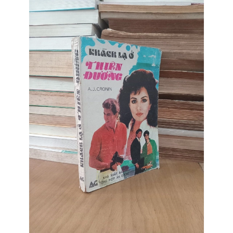Khách lạ ở thiên đường - A.J. Cronin 552113