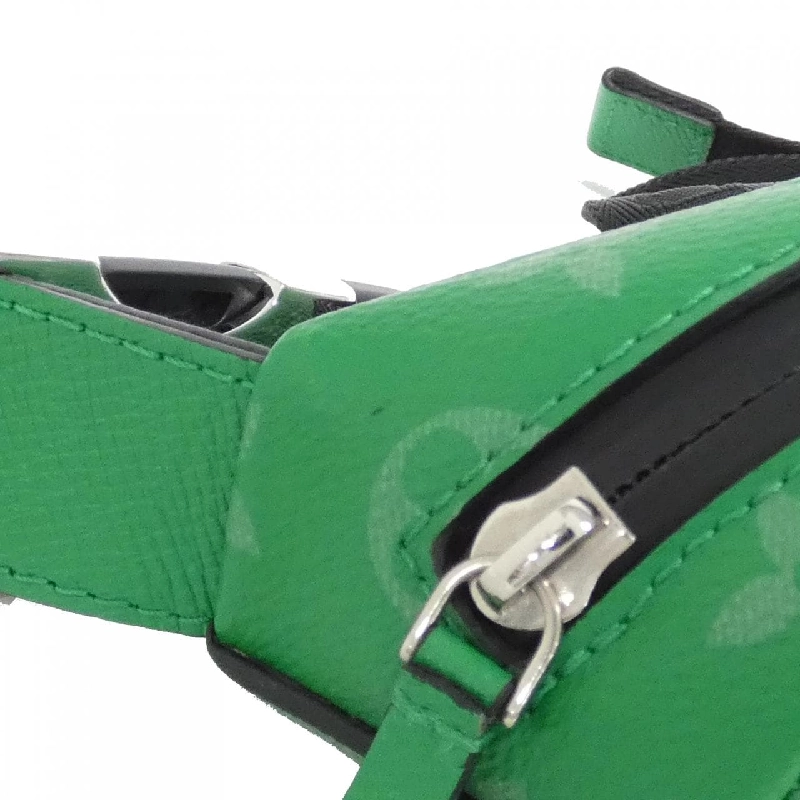 Túi xách vai Louis Vuitton Taiga Lama Catch Bum Bag M31035 - Hàng hiệu Chính hãng 769561