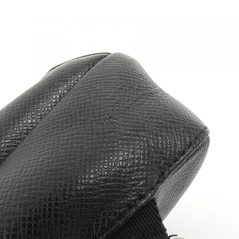 Túi đeo chéo Louis Vuitton Taiga Avenue M30443 610268