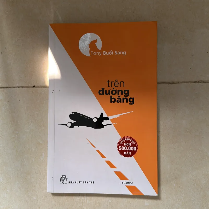 Sách “trên đường băng” 1006193