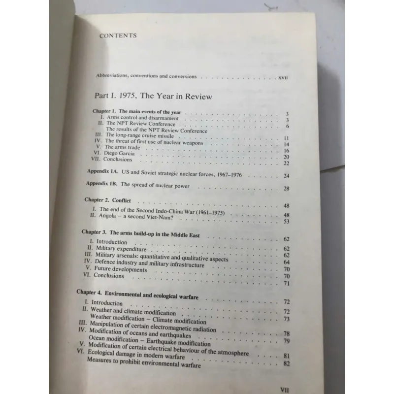 World Armaments and Disarmament: SIPRI Yearbook 1976 - Stockholm International 998455