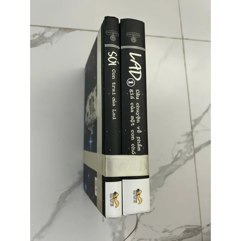 LAD (Bộ 2 cuốn) LAD (1) - Câu chuyện về phẩm giá của một con chó + Sói - Con trai của Lad 600337