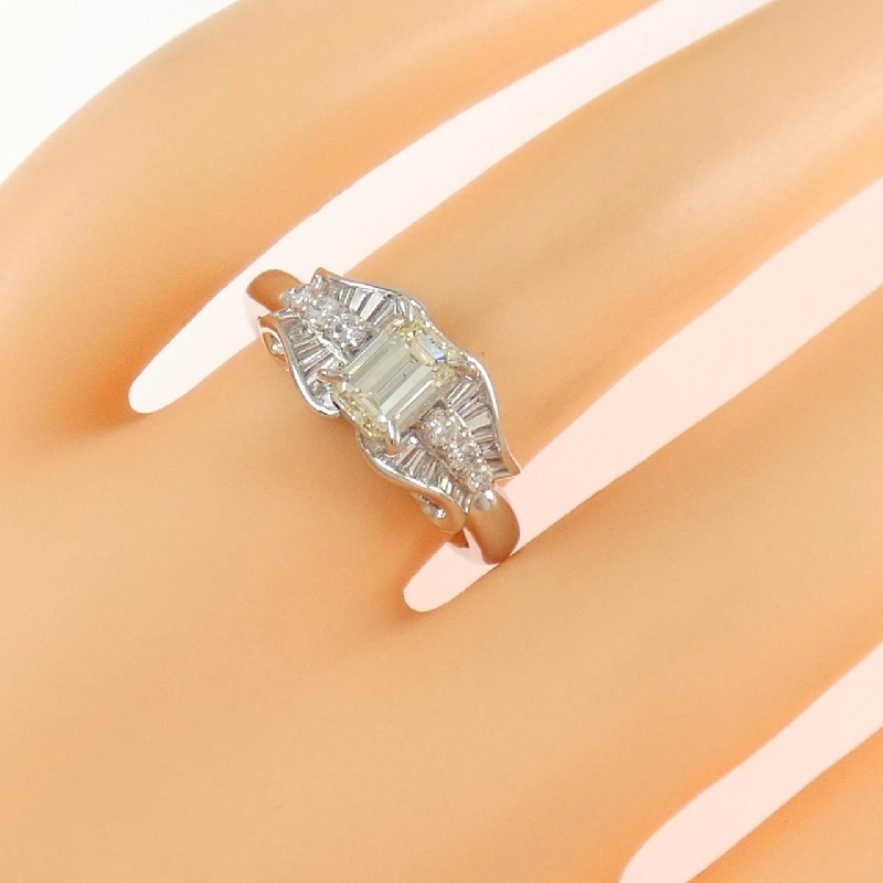 Nhẫn kim cương PT900 0.742CT 670401