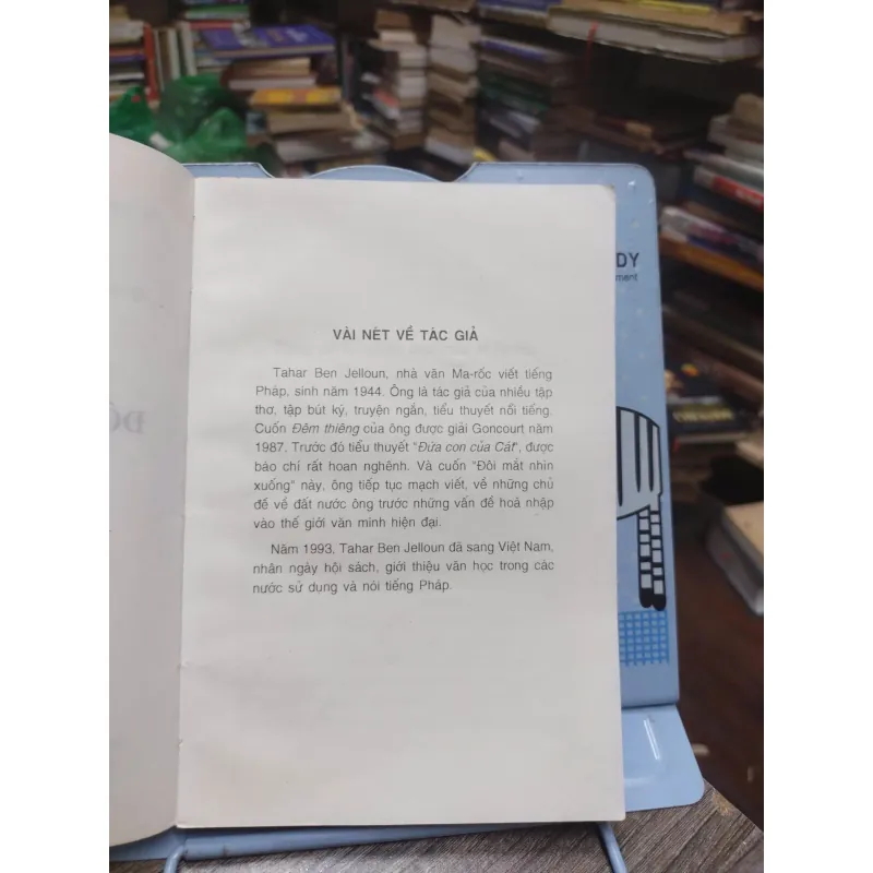 Sách: Đôi mắt nhìn xuống (Tiểu thuyết) - Tác giả: Tahar Be Jelloun (A3) 597320