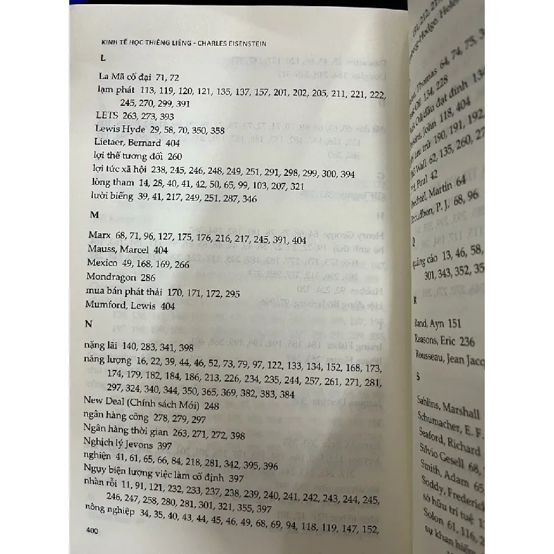 Kinh tế học thiêng liêng - Charles Eisenstein 674449