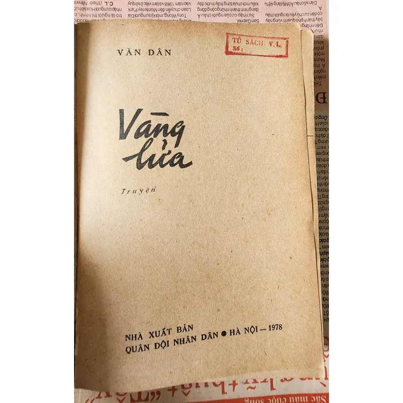 Truyện Vàng lửa của tác giả Văn Dân (Nhà xuất bản Quân Đội Nhân Dân 1978) 703912