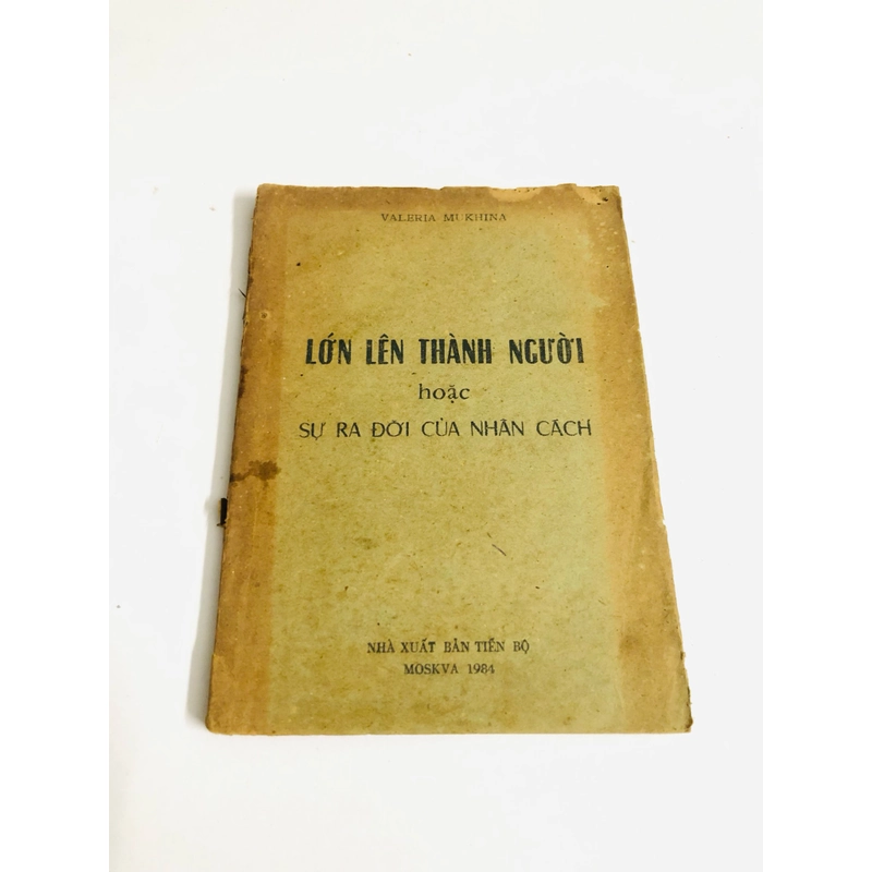LỚN LÊN THÀNH NGƯỜI HOẶC SỰ RA ĐỜI CỦA NHÂN CÁCH 528077