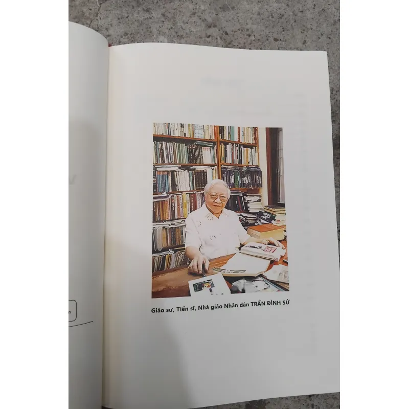 Lí thuyết và thi pháp văn học của GS Trần Đình Sử 1022469