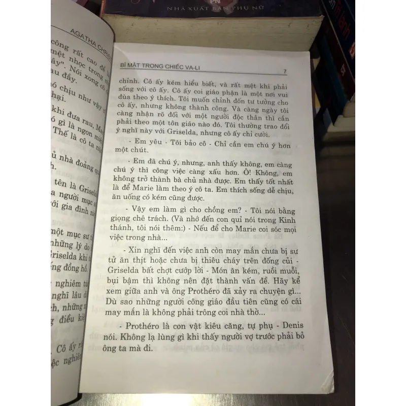 Bí mật trong chiếc vali - Agatha Christie 999458