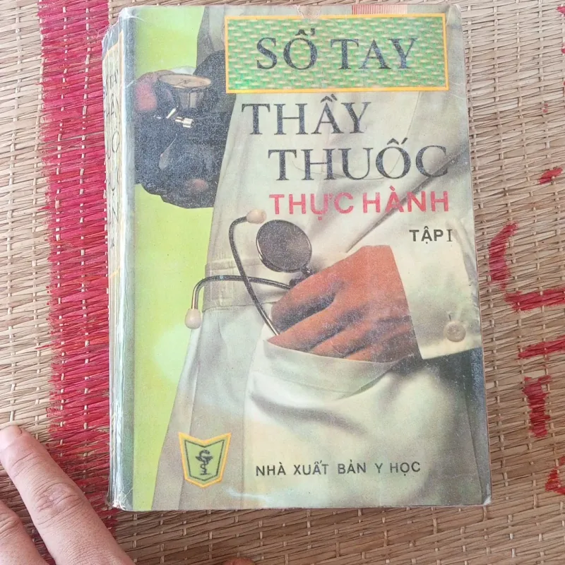 Sổ tay thầy thuốc Thực Hành Tập 1 1019295