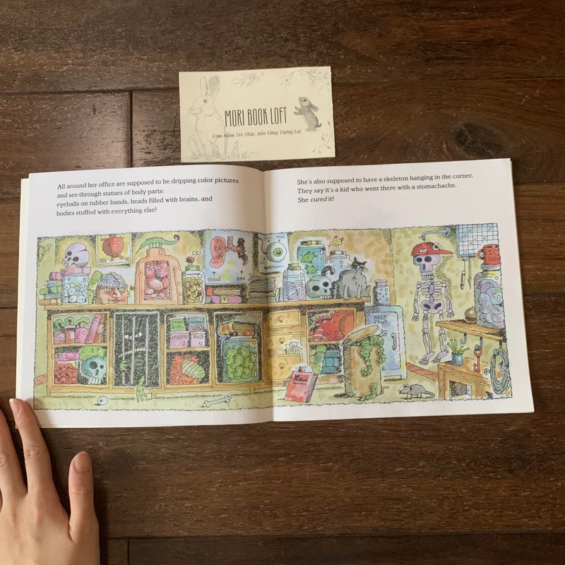 Set 2 cuốn sách ngoại văn Black Lagoon, Used, Bìa mềm, minh họa đẹp, printed 1995 492661