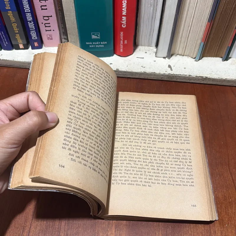 II Pháp Luật: Pháp Luật Về Nhà Ở, Đất Đai Và Thuế Nhà Đất - Luật Gia Lê Thành Châu - 1993 778687