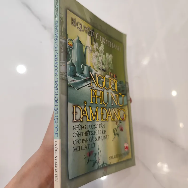 Bí Quyết Để Trở Thành Người Phụ Nữ Đảm Đang" của tác giả Thanh Thanh.  575521