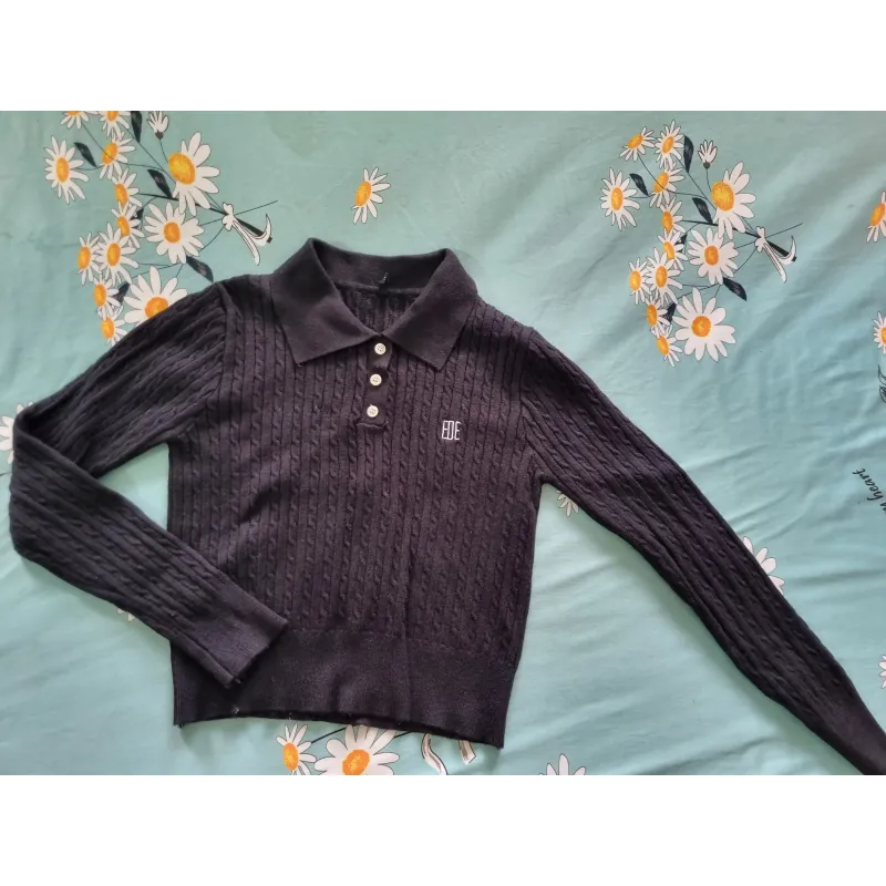 Áo len , cổ bẻ , size 45 kg - 50 kg , màu đen 992503