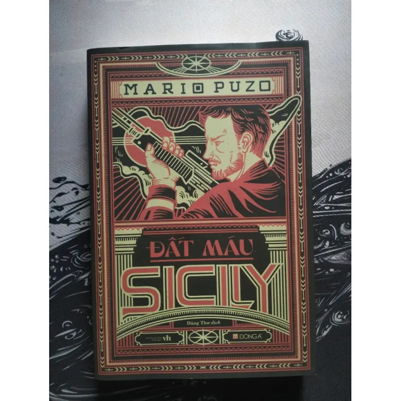 Tiểu thuyết "Đất máu Sicily", Mario Fuzo 590462