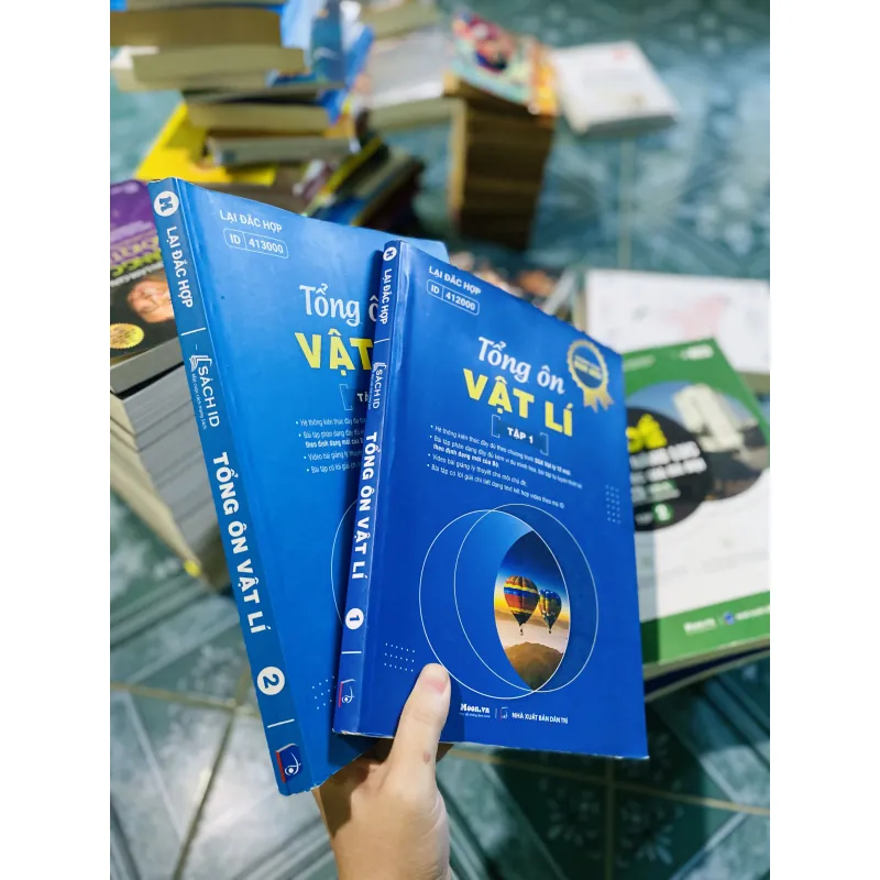 Tổng ôn Vật lí tập 1,2 (Chương trình mới) của Moon.vn 752304