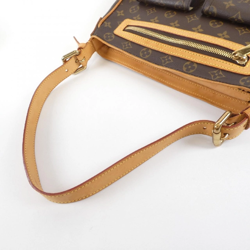 Túi xách vai Louis Vuitton Monogram Hudson GM M40045 613258