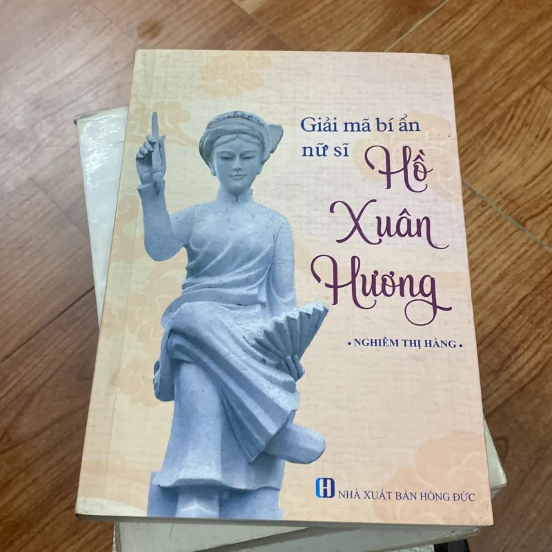 Giải mã bí ẩn Hồ Xuân Hương 1004765