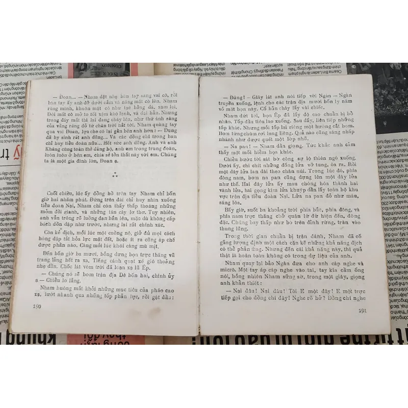 Tiểu thuyết HÀNH LANG PHÍA ĐÔNG của Bùi Bình Thi 704948